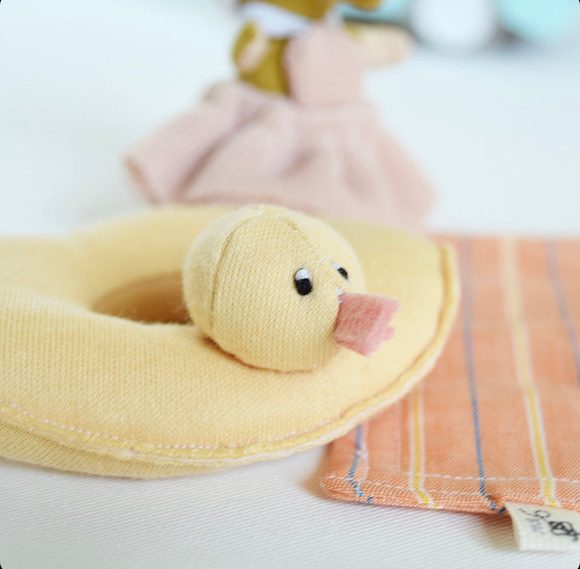 Bitsy Ducky Tube with Towel