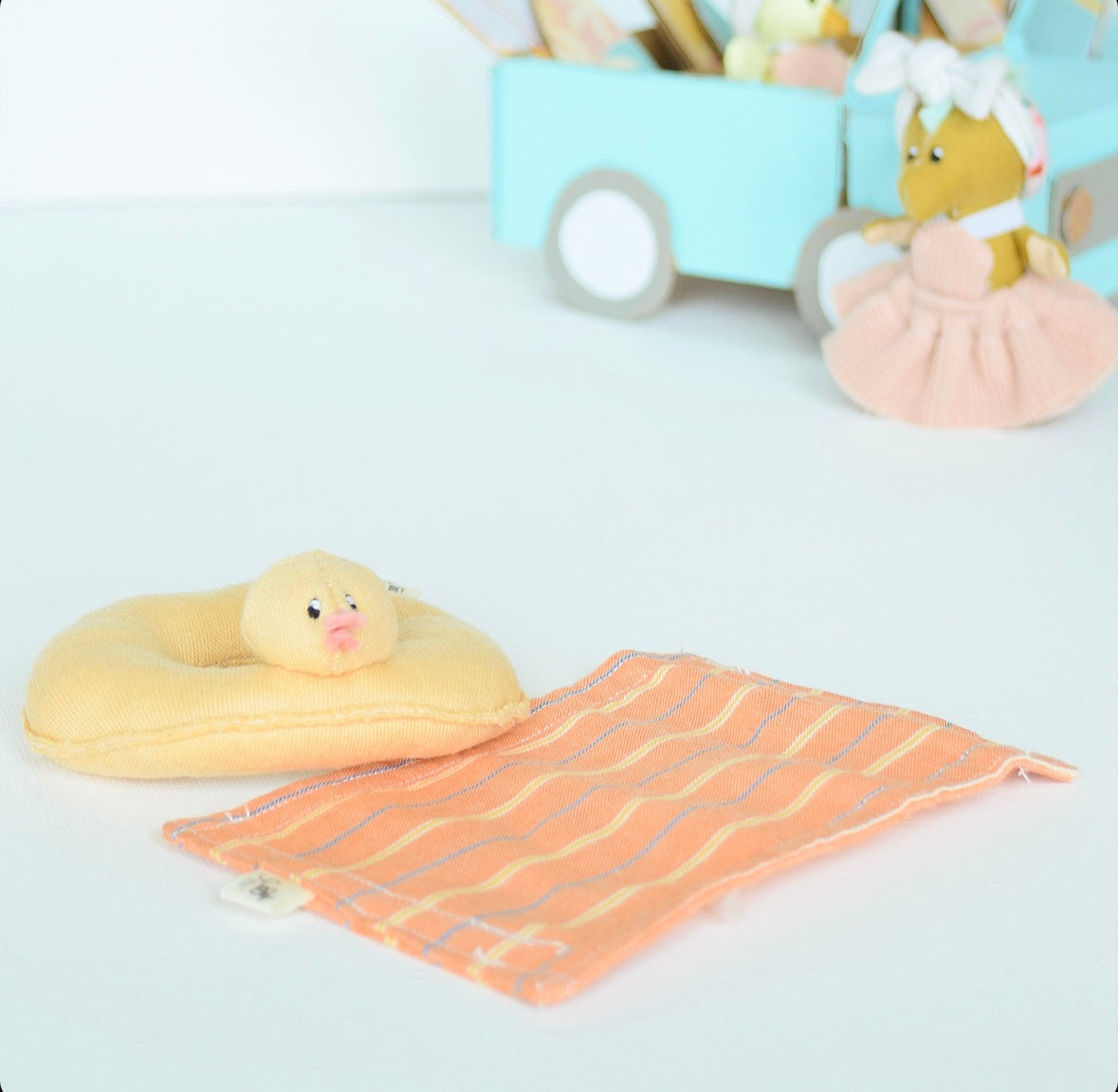 Bitsy Ducky Tube with Towel